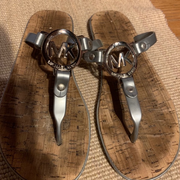 MK flip flops - Picture 1 of 3